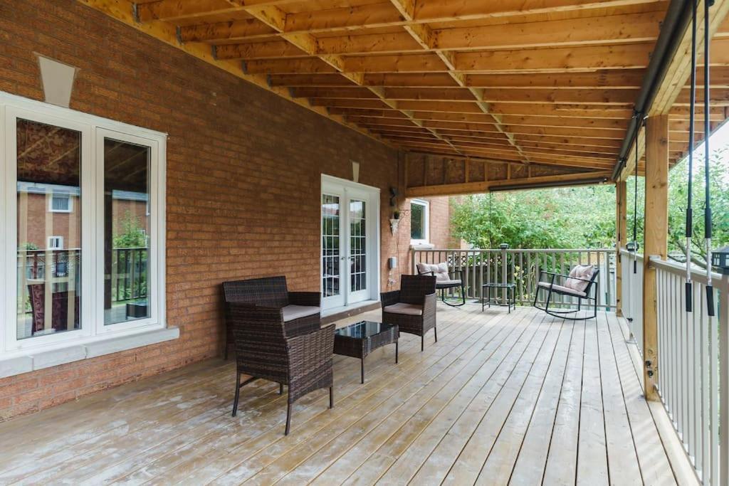 Beautiful Home 4 Bed, 3 Bath, Garage, Backyard! Mississauga Luaran gambar