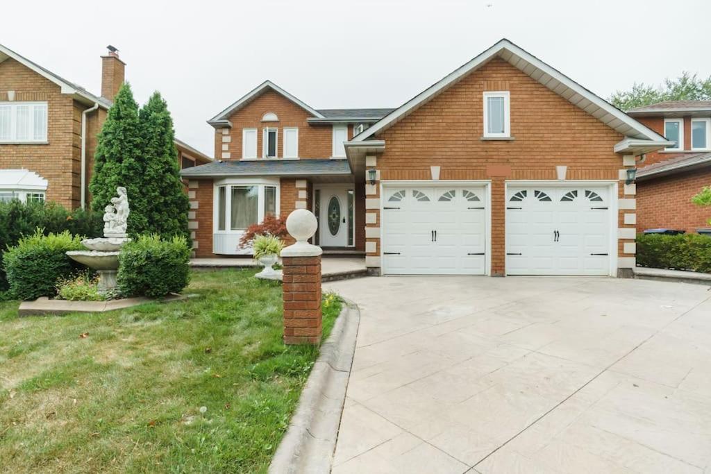 Beautiful Home 4 Bed, 3 Bath, Garage, Backyard! Mississauga Luaran gambar