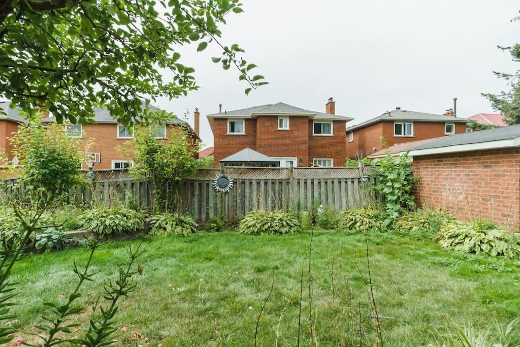 Beautiful Home 4 Bed, 3 Bath, Garage, Backyard! Mississauga Luaran gambar
