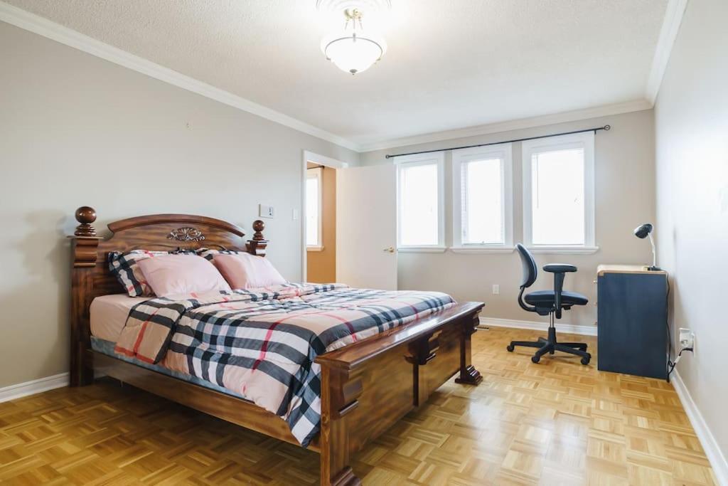 Beautiful Home 4 Bed, 3 Bath, Garage, Backyard! Mississauga Luaran gambar