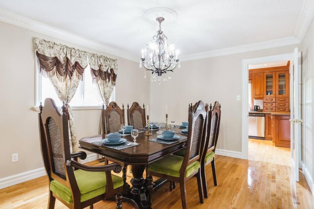 Beautiful Home 4 Bed, 3 Bath, Garage, Backyard! Mississauga Luaran gambar