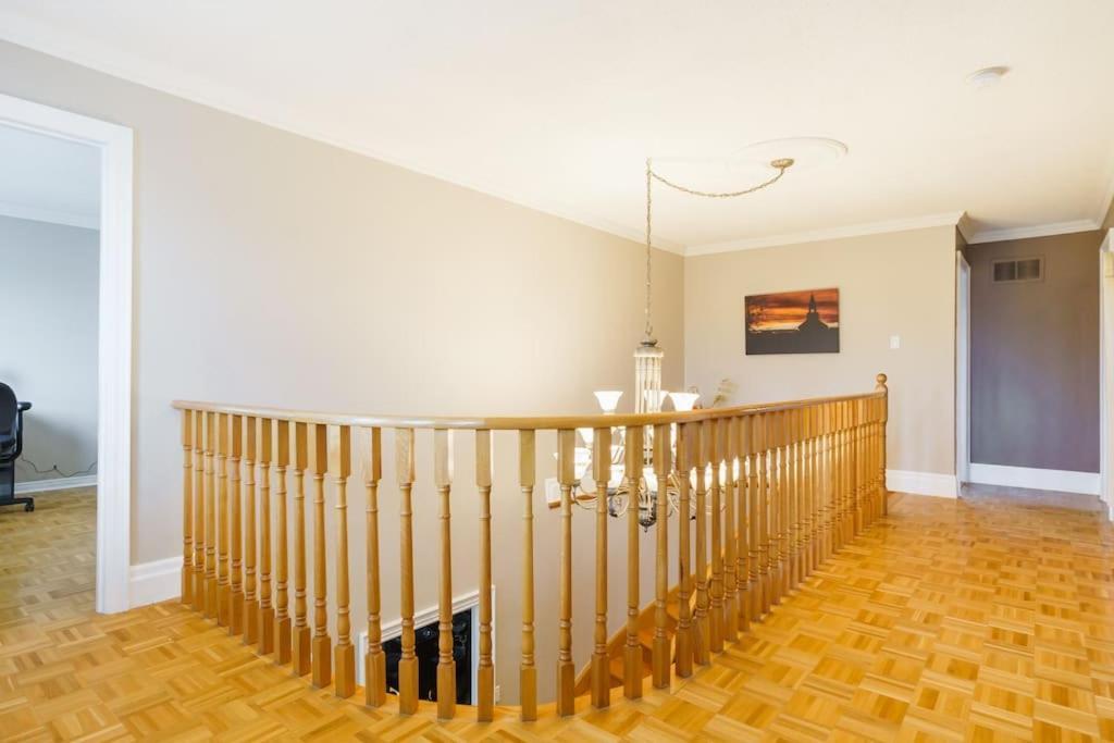 Beautiful Home 4 Bed, 3 Bath, Garage, Backyard! Mississauga Luaran gambar