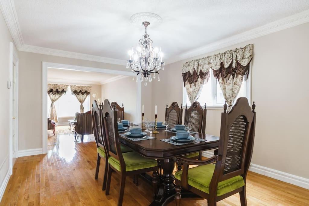 Beautiful Home 4 Bed, 3 Bath, Garage, Backyard! Mississauga Luaran gambar