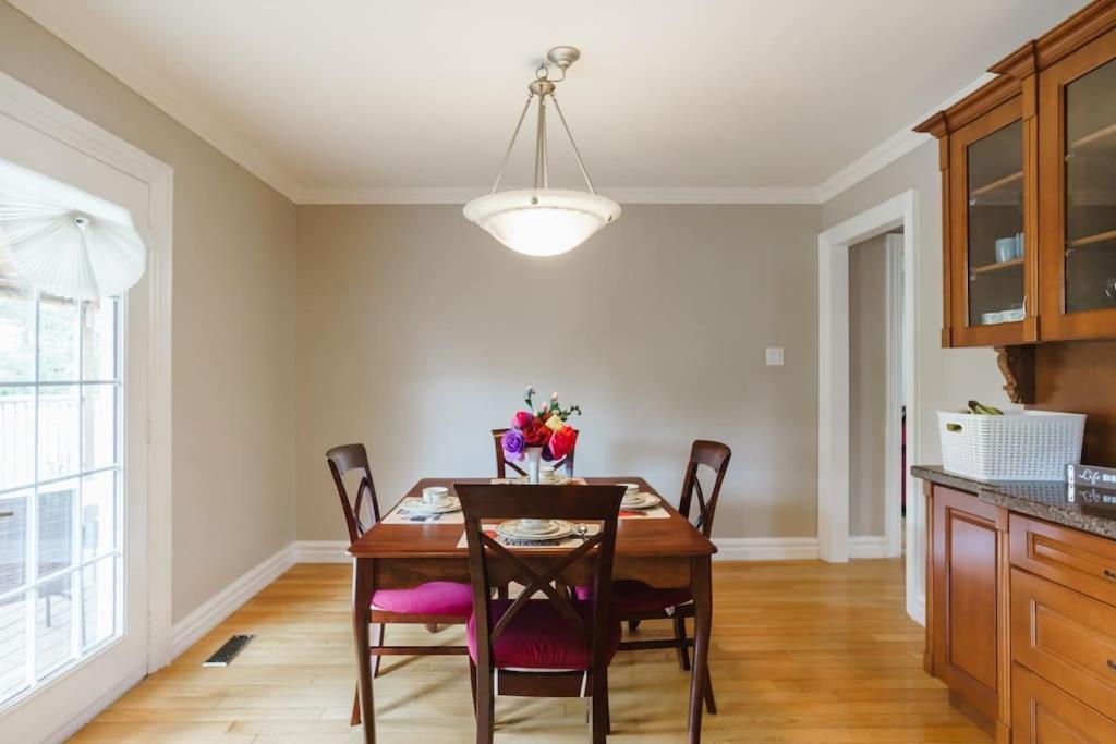 Beautiful Home 4 Bed, 3 Bath, Garage, Backyard! Mississauga Luaran gambar