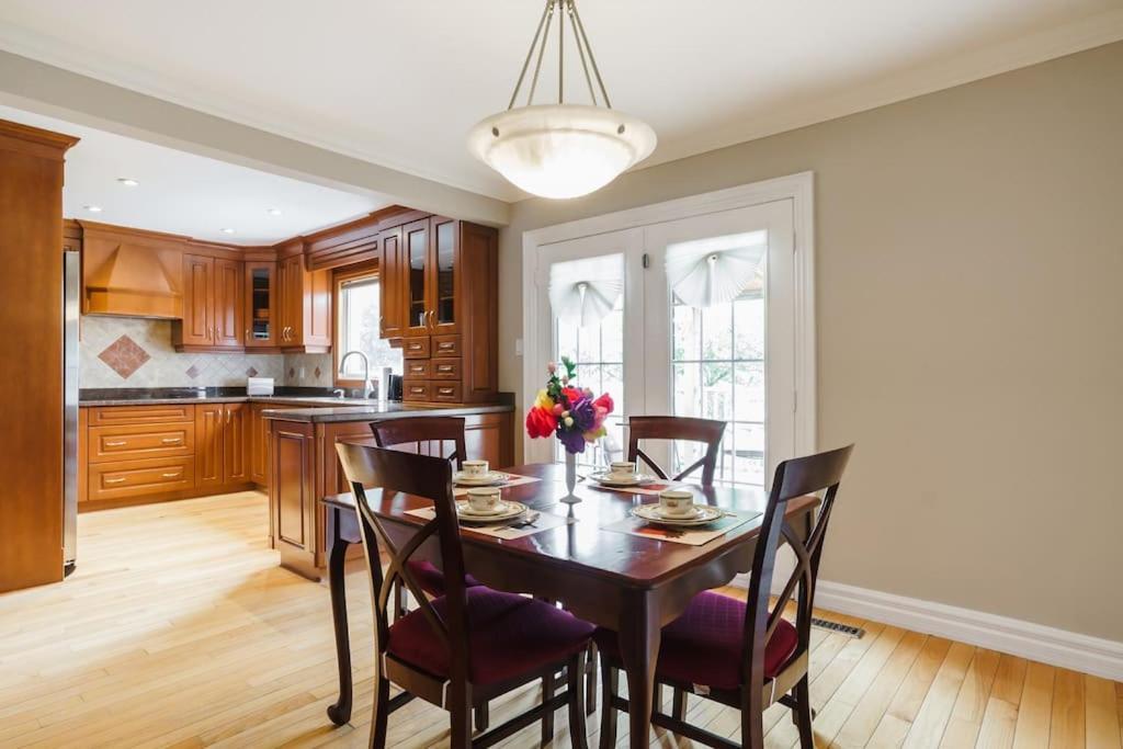 Beautiful Home 4 Bed, 3 Bath, Garage, Backyard! Mississauga Luaran gambar