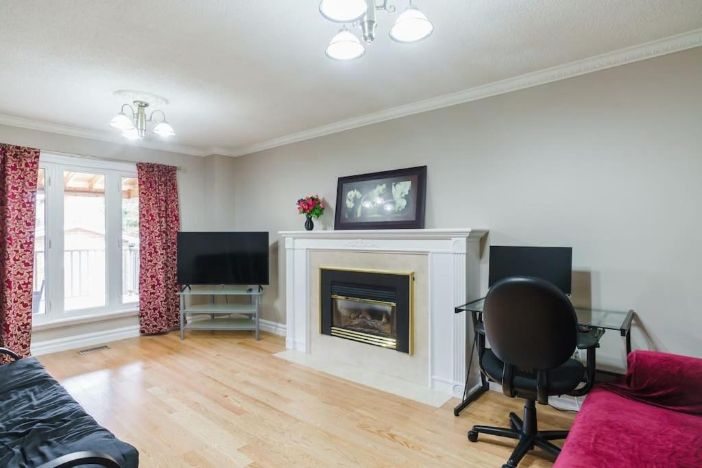 Beautiful Home 4 Bed, 3 Bath, Garage, Backyard! Mississauga Luaran gambar